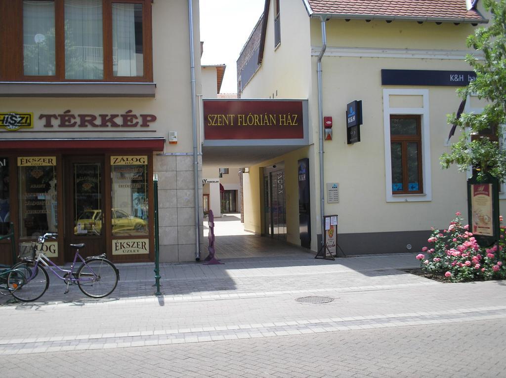 Mediterran Szallas Гюла Екстериор снимка